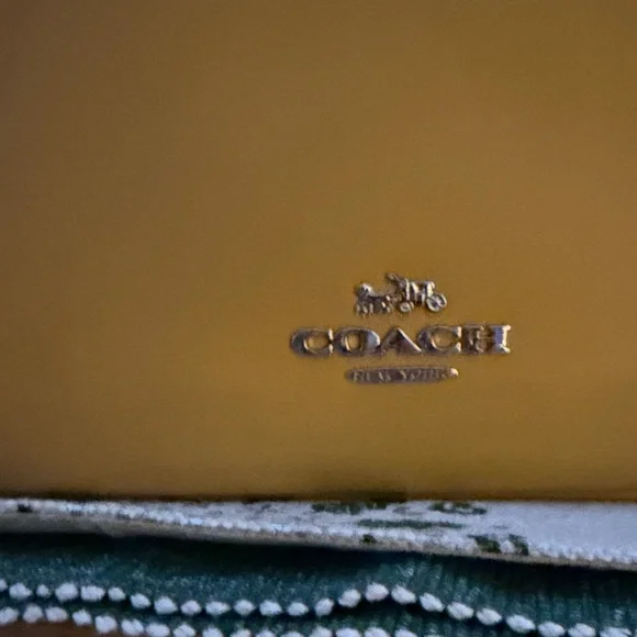 Coach Vibrant Yellow Camera Crossbody Bag New Never Used - Picture 2 of 8